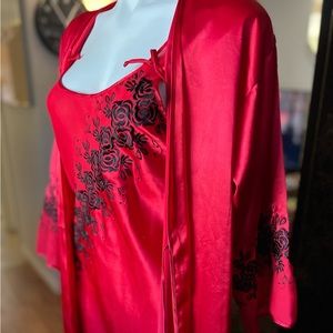 Gorgeous Deep Red Vintage Long Night Gown w Robe